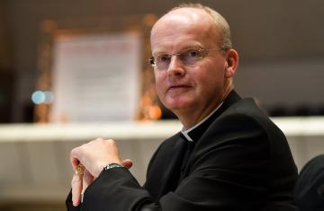 Franz-Josef Overbeck, Bischof von Essen, beim Gesprächsprozess zur Zukunft der katholischen Kirche am 11. September 2015 in Würzburg.