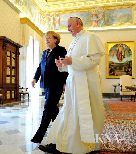 KNA_277950 Papst Franziskus und Angela Merkel