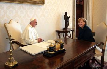 Papst Franziskus empfängt am 18. Mai 2013 die deutsche Bundeskanzlerin Angela Merkel in einer Privataudienz im Vatikan.