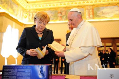 KNA_277945 Papst und Merkel