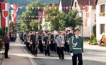 Schützenfest, Schützen, Kuhschisshagen, Brauchtum, Tradition, Sundern-Hagen
Bild: Schützenzug durch den Ort. Das ganze Dorf ist auf den Beinen.