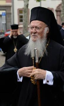Der Ökumenische Patriarch von Konstantinopel, Bartholomaios I., hat am 12. Mai 2014 den Bartholomäus-Dom in Frankfurt besucht. Bild: Das Ehrenoberhaupt der Weltorthodoxie bei seiner Ankunft am Dom.