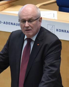 Volker Kauder, Vorsitzender der CDU/CSU -Fraktion im Deutschen Bundestag, während der Festveranstaltung anlässlich des 100. Geburtstages von Karl Carstens am 8. Dezember 2014 in Bonn.