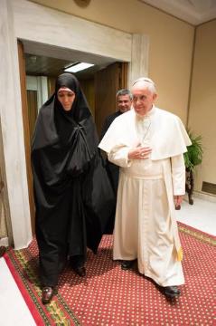 Papst Franziskus hat am 12. Februar 2015  die Vizepräsidentin des Iran, Shahindokht Molaverdi, zu einer Privataudienz im Vatikan empfangen.