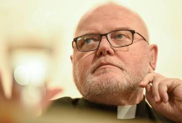 Reinhard Marx, Vorsitzender der Deutschen Bischofskonferenz, bei einem Pressegespräch zur Bischofssynode im Rahmen der Frühjahrsvollversammlung der deutschen Bischöfe am 24. Februar 2015 in Hildesheim.